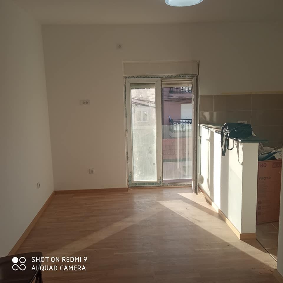 Prodaja-Podgorica--Zagoric-u-blizini-MUPa--neuseljavana-gars