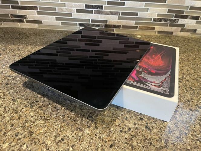 Apple iPad Pro 3rd Gen 256GB, Wi-Fi, 11 in - Space Gray