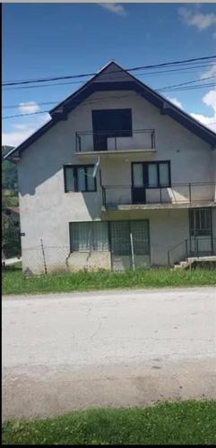 prodaje se kuca izdaje stan namešten sa stvarima u ribnik, b