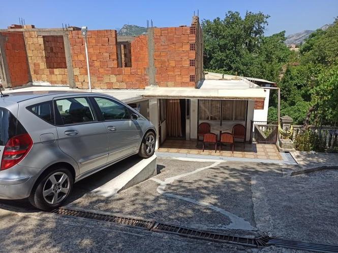 Prodajem Kuću, Sutomore