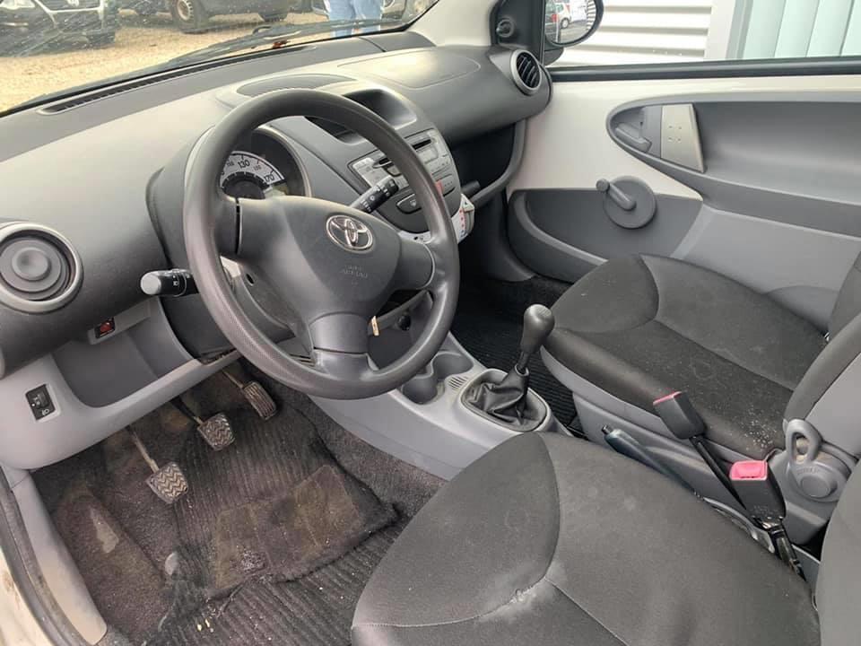 --PRODAJE-SE-TOYOTA-AYGO