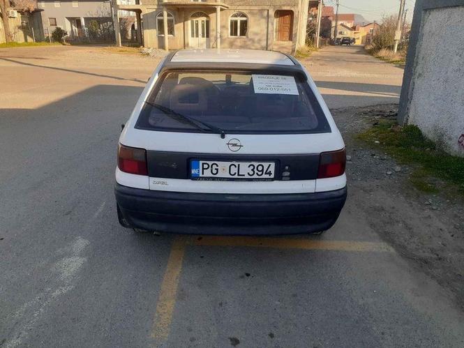 Astra u dobrom stanju benzin plin