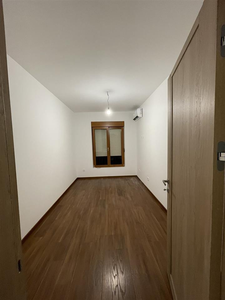 Izdaje-se-LUX-dvos-stan-72m2+garaza-u-Master-Quart-na-II-spr