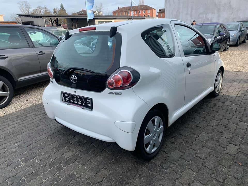 --PRODAJE-SE-TOYOTA-AYGO