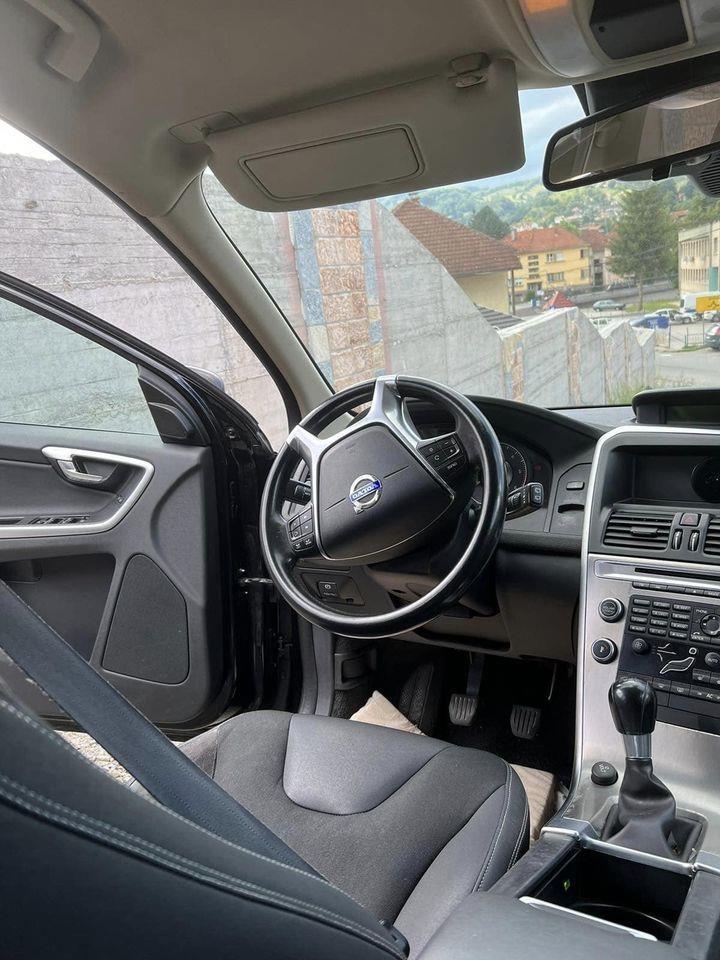 VOLVO-XC60
