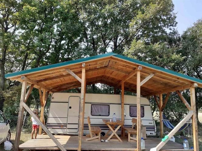 prodajem lijepu kamp kucicu BURSTNER