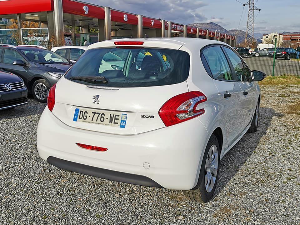 Peugeot-208