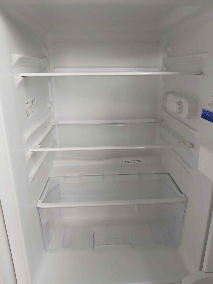 Ugradni-Frizider-Beko-0-90cm-visina-Perfektno-stanje-komplet