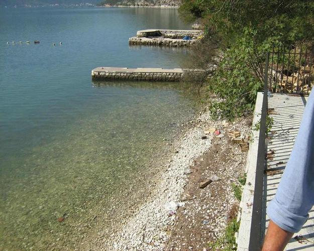 Kuca na samoj obali mora Orahovac
