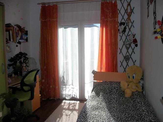 Kuca na dva nivoa 214m2 i treci je jgromna terasa 