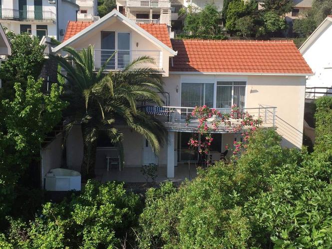 Kuća sa pogledom na more blizu plaže u Krašićima