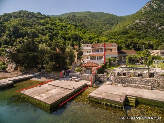 Kuca u Morinju na samoj obali 350m2