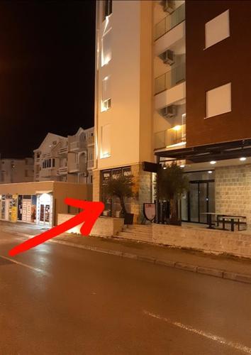 Izdajel Lokal