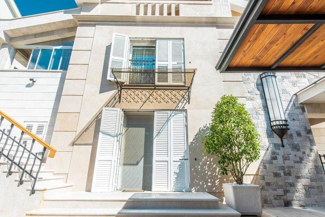 Vila Tivat. Porto Montenegro