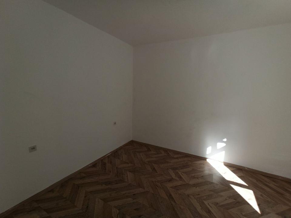 Izdaje-se-jednosoban-prazan-stan-60m2-u-blizini-redakcije-DA