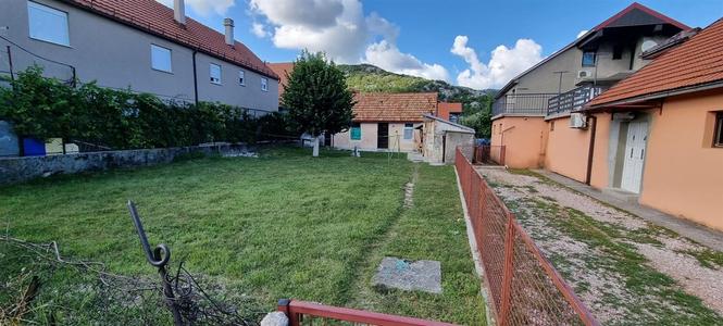 Prodajem kucu