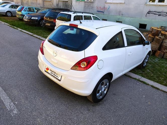 Opel CORSA D  1.4 Benz  2009 God
