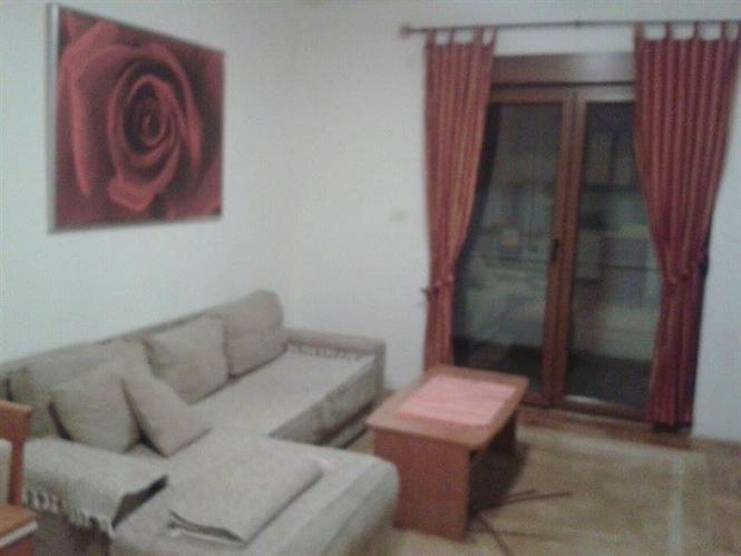 Izdajem manji dvosoban stan 330e kod 'Delte'