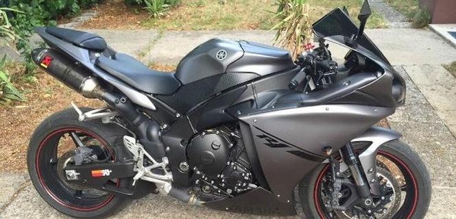 Yamaha R1 -10