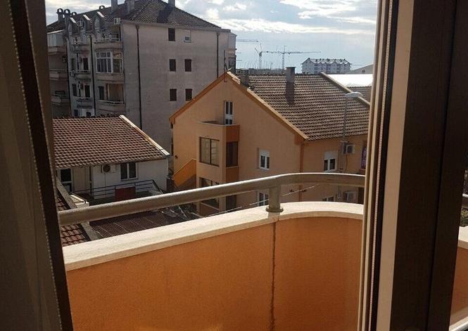 PRODAJA, JEDNOSOBAN STARI AERODROM