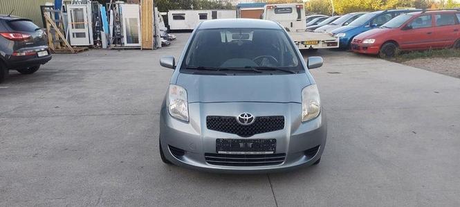 Auto u dolasku za Crnu goru. AUTOMATIK             069910896