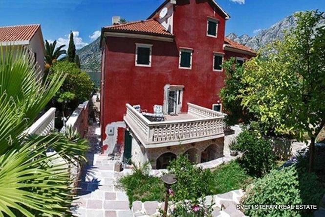 Villa povrsine  235m2 u Ljuta