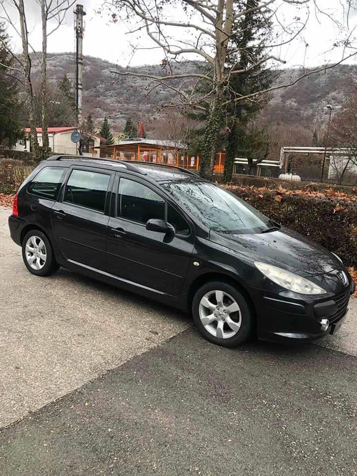 PEUGEOT-307