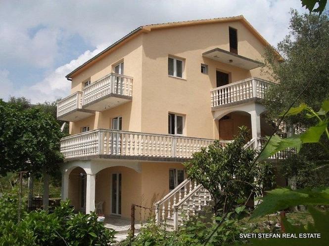 Kuca povrsine 288 m2 Budva
