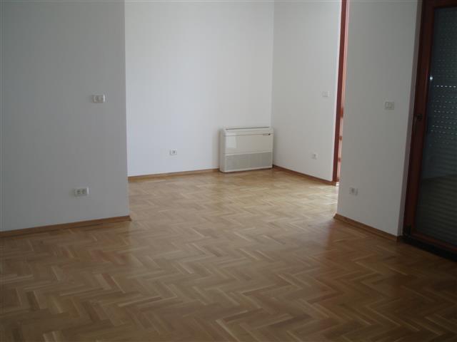 Izdavanje stana 98m2 u Pobrezje