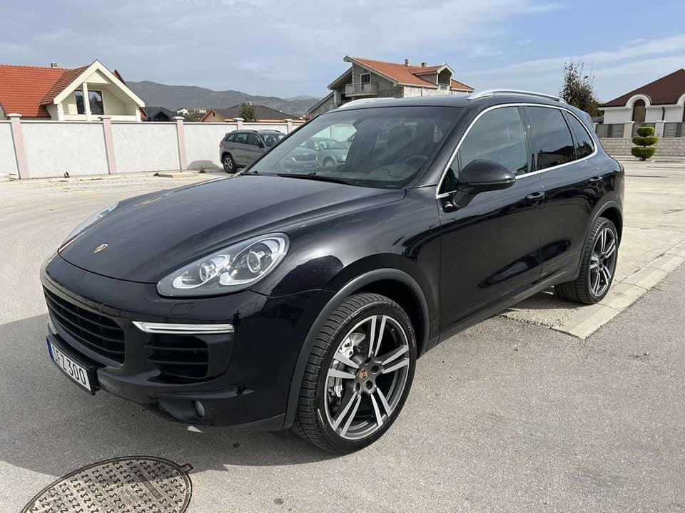 Porsche-Cayenne
