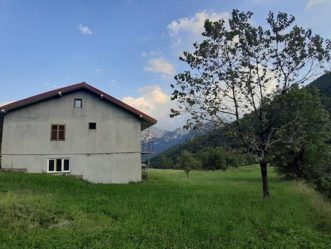 Povoljno prodajem kucu sa imanjem
