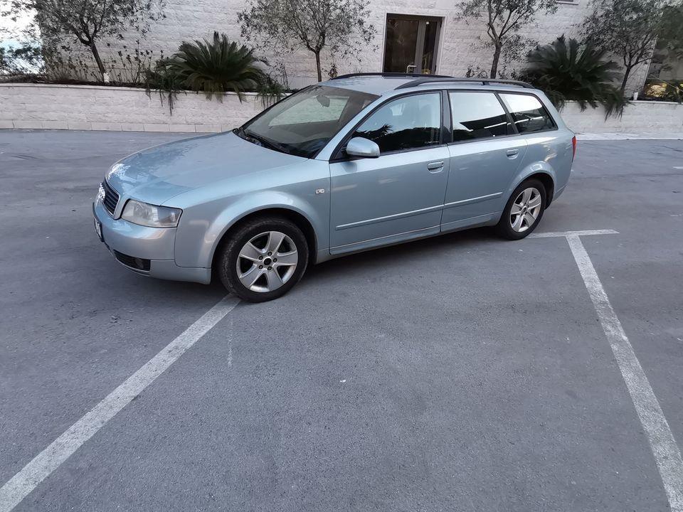 --AUDI-A4--