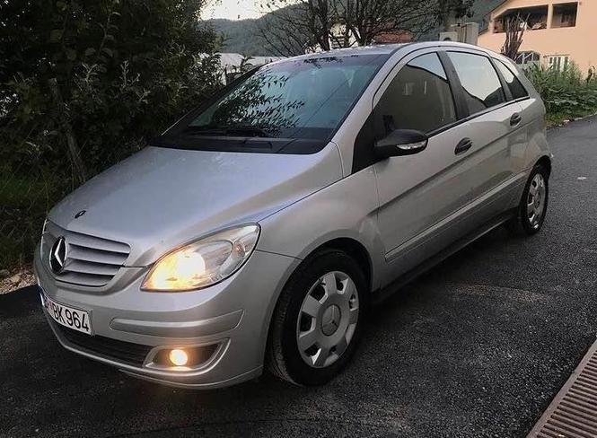 MERCEDES B180