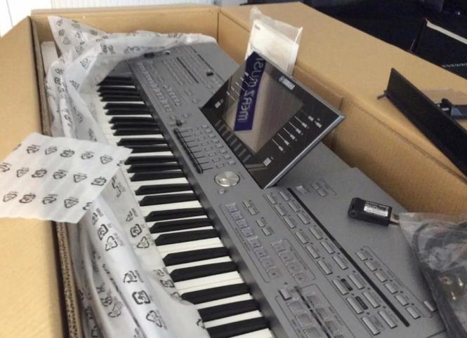 Yamaha Tyros 5 76 keys Keyboard synthesizer