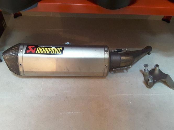AKRAPOVIC X-MAX 250 cc placen 800 e sa granom