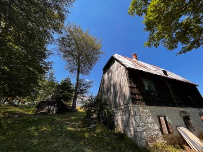 PRODAJEM ZEMLJIŠTE NA ŽABLJAKU