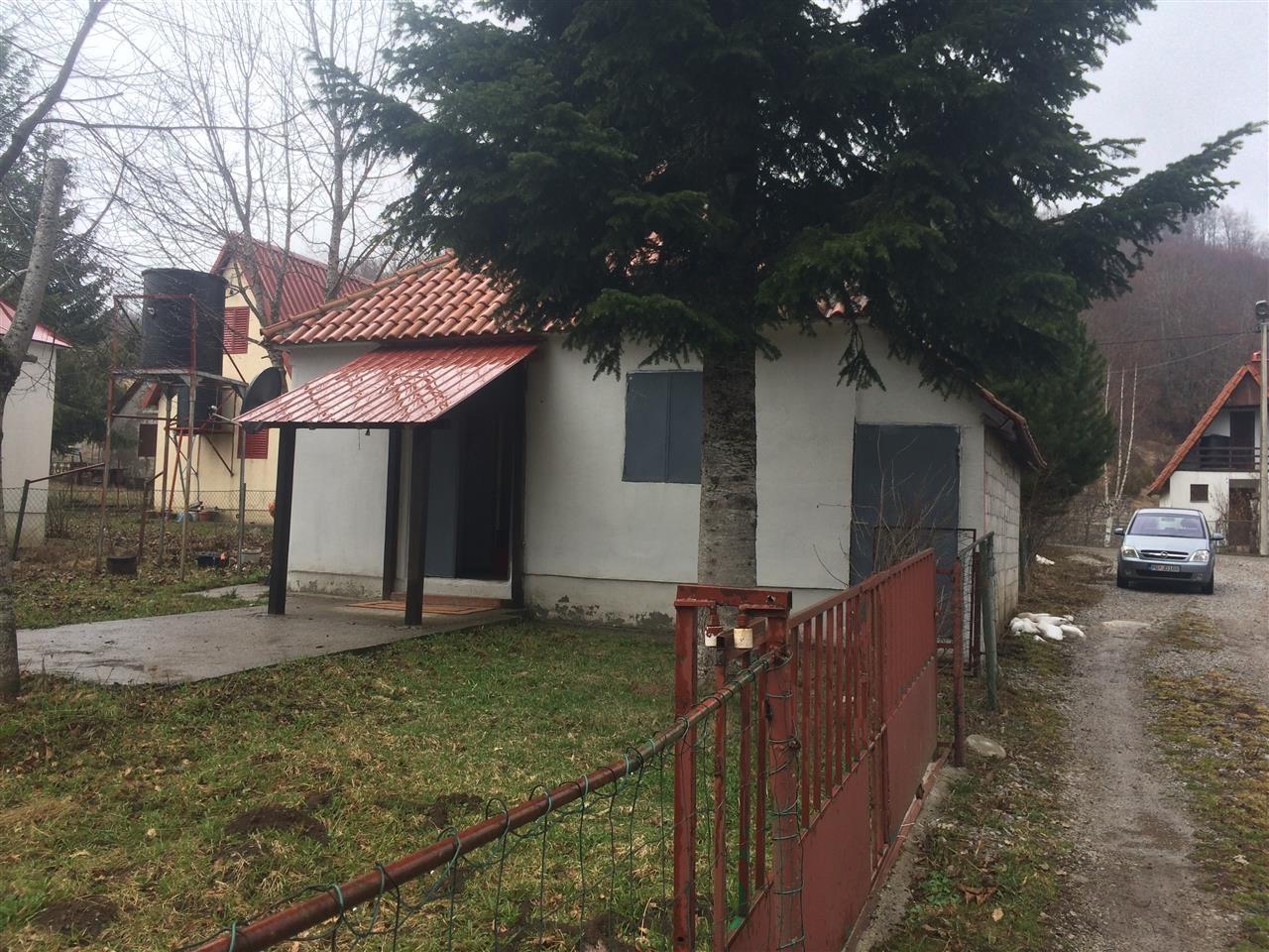 Prodaje-se-kuca-na-Veruši