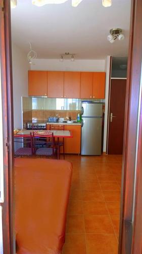 Izdaje se apartman u centru Igala
