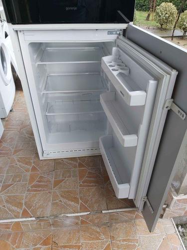 Ugradni Frizider Beko 0.90cm visina Perfektno stanje komplet