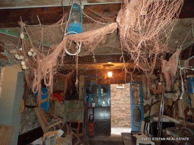 Kuca povrsine 220 m2 u Starom gradu