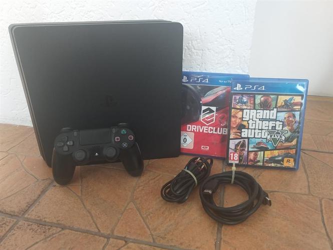 PRODAJEM PS4 SLIM KAO NOV 