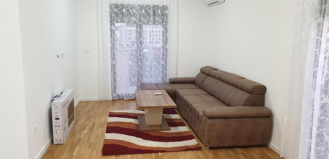 jednosoban stan, nove zgrade iza Delte