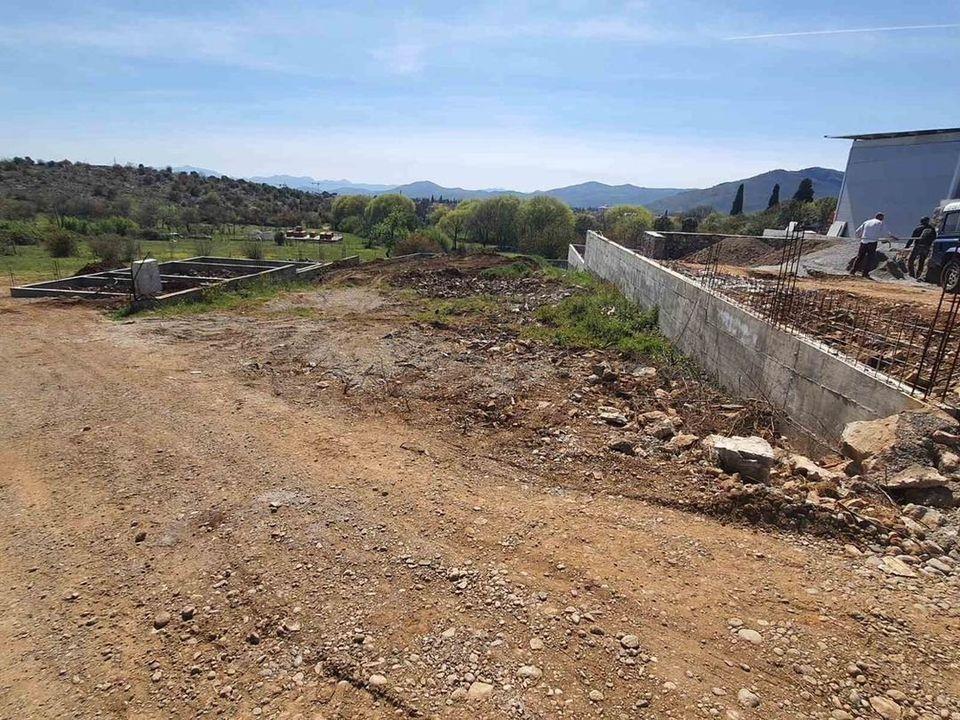 Na-prodaju-plac-u-Tolosima-540m2--voda-i-struja-na-placu