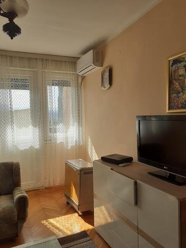 Izdajem stan u centru Podgorica