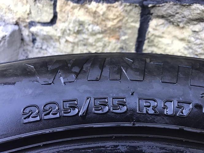 225/55 R17