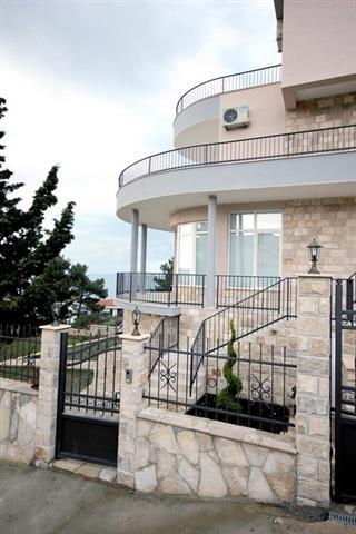 Prelepa--savremena-vila-276m2-u-Zelenom