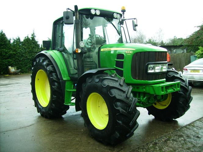 2009 Traktor John Deere 6330