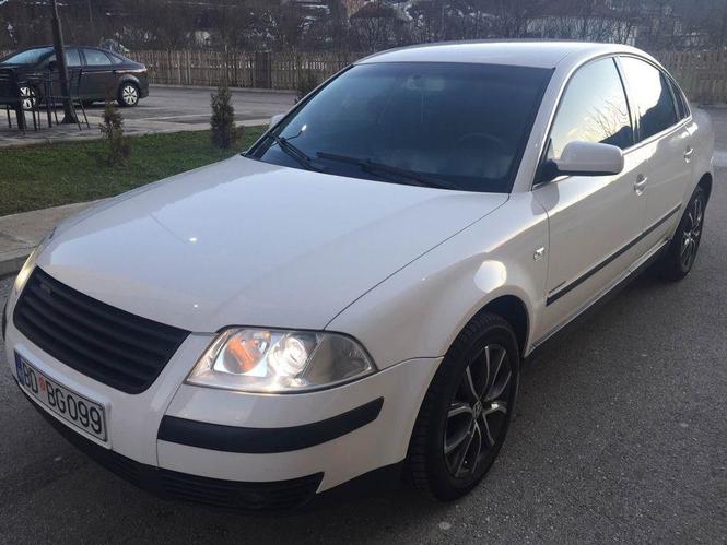 Pasat 1.9tdi 74kw 2002god 261km. 
Jedan vlasnik. Bez mana i 