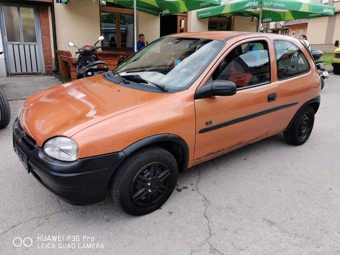 Opel korsa b.1.0 benzin.40kw.2000 g.Registrovan do.11.6.2023
