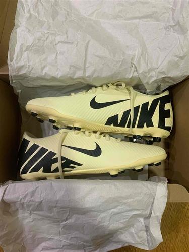 Prodajem kopacke Nike mercurial club vapor 15